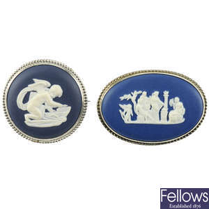 WEDGWOOD - seventeen items of jewellery and a single earring.
