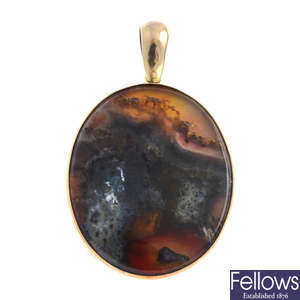A late Victorian gold agate pendant.