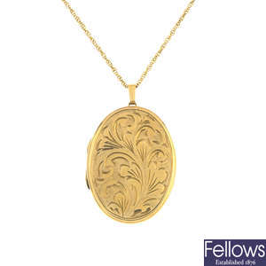 A 1970s 9ct gold locket pendant, with chain.