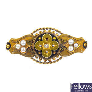 A late Victorian 18ct gold diamond and split pearl brooch.