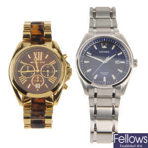 A bag of assorted watches, to include examples by Michael Kors and Citizen. Approximately 60.