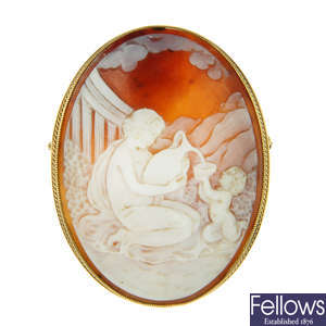 A 9ct gold cameo brooch.