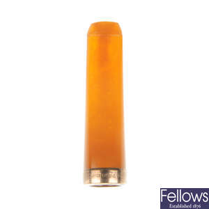 An early 20th century amber cheroot holder with 9ct gold mount. 