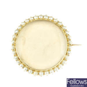 An early 20th century gold seed pearl brooch.