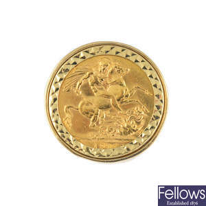 A 9ct gold full sovereign ring.