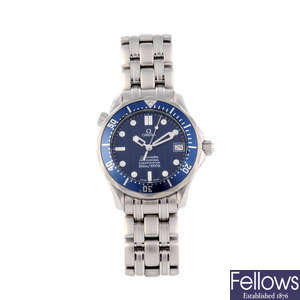 OMEGA - a mid-size stainless steel Seamaster Professional 300M bracelet watch.