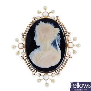 A late Victorian gold hardstone cameo brooch.
