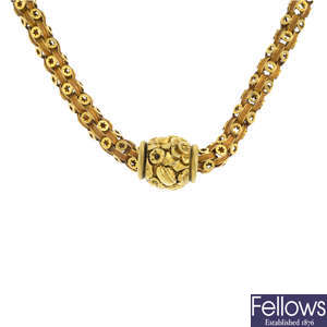 A late Georgian gold necklace.