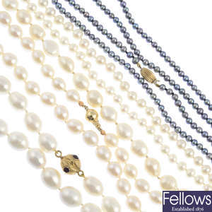A selection of fifteen assorted cultured pearl necklaces.