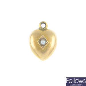 A late Victorian 18ct gold split pearl pendant.