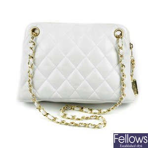 CHANEL - a white quilted leather vintage zip handbag.