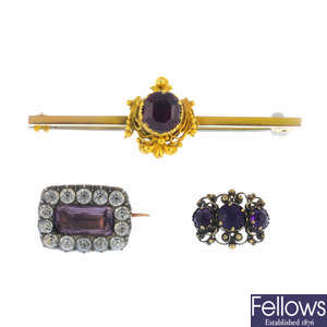A selection of gem-set jewellery items.