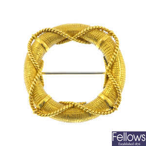 A 1970s 18ct gold brooch.