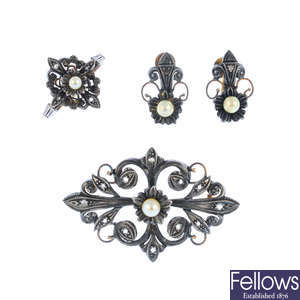 A set of diamond jewellery.