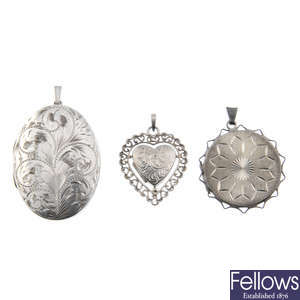 A selection of silver and white metal lockets.