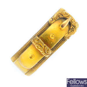 A late Victorian 18ct gold buckle ring.