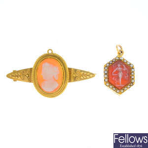 Two late Victorian gold agate cameo jewellery.
