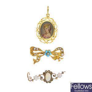 Two early 20th century gem-set brooches and a portrait pendant.