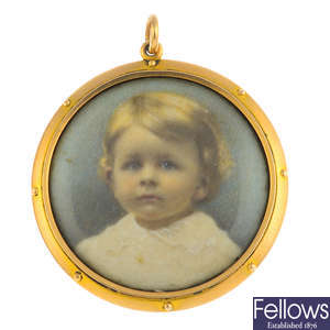 An early 20th century 15ct gold hand tinted photograph locket pendant.
