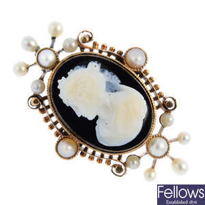 An agate cameo, seed and split pearl ring.