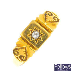 A late Victorian 18ct gold diamond ring.