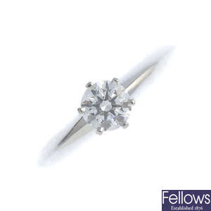 TIFFANY & CO. - a platinum diamond single-stone ring.