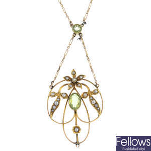 An early 20th century 9ct gold peridot and split pearl pendant, with chain.