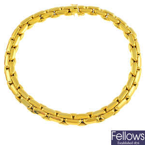 KUTCHINSKY - an 18ct gold necklace.