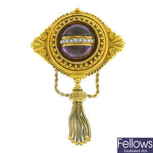 A mid Victorian gold foil-back amethyst and split pearl brooch.