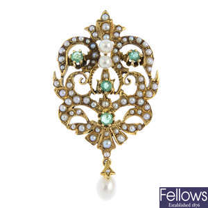 An emerald, split and cultured pearl brooch.