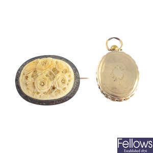 A late Victorian locket and brooch.