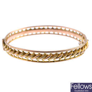 A late Victorian 9ct gold hinged bangle.