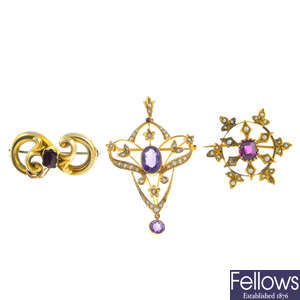 Three late Victorian and early 20th century 9ct gold gem-set brooches.