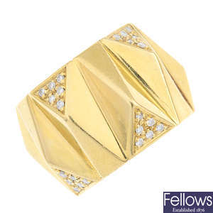 VERSACE - an 18ct gold diamond ring.