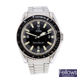OMEGA - a gentleman's stainless steel Seamaster 300 bracelet watch.