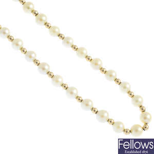A 9ct gold cultured pearl single-strand necklace.