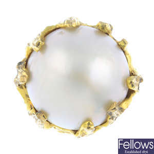 A mid 20th century 14ct gold mabe pearl ring.
