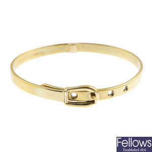 A 9ct gold hinged buckle bangle.
