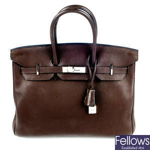 HERMÈS - a 2008 brown Birkin 35 handbag.