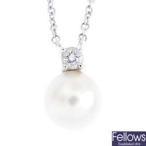 TIFFANY & CO. - an 18ct gold cultured pearl and diamond necklace.