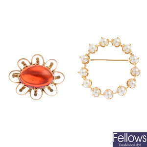 A fire opal brooch and a cultured pearl brooch.
