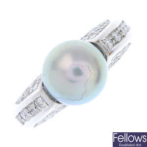 A grey cultured pearl and diamond dress ring.