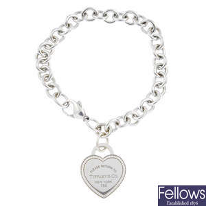 TIFFANY & CO. - an 18ct gold diamond 'Return to Tiffany' bracelet.