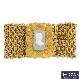 An early 19th century pinchbeck cameo bracelet, circa 1830.