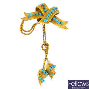 A late Victorian gold turquoise ribbon brooch.