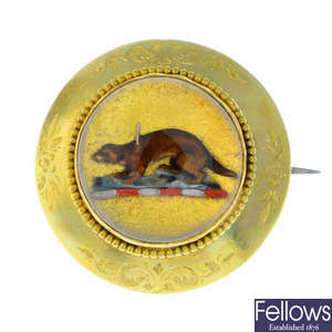 A gold reverse-carved intaglio brooch.
