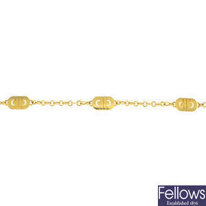 BULGARI - an 18ct gold 'Parentesi' bracelet.
