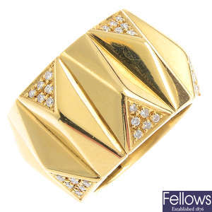 VERSACE - an 18ct gold diamond ring.