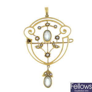An early 20th century gold aquamarine and split pearl pendant.