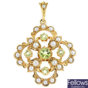 A 9ct gold peridot and split pearl pendant.